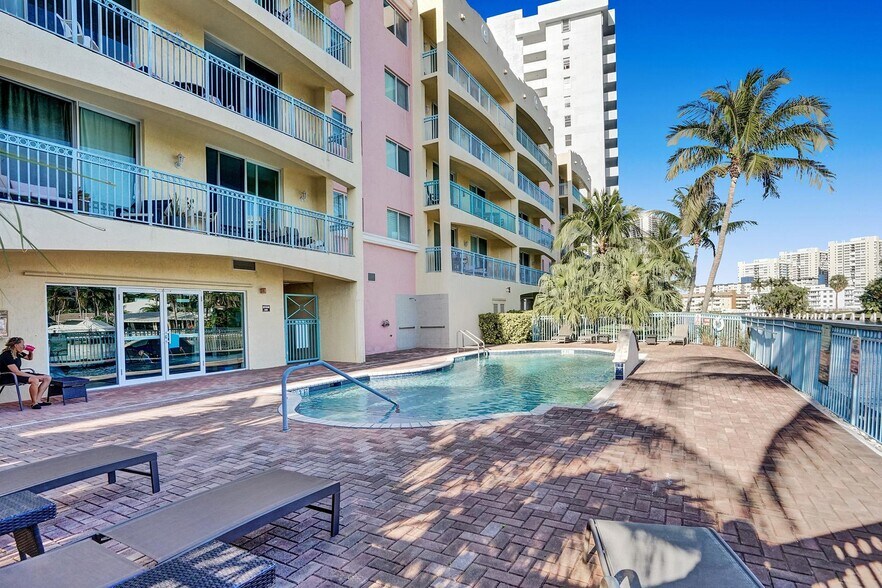 Building Photo - 201 Golden Isles Dr