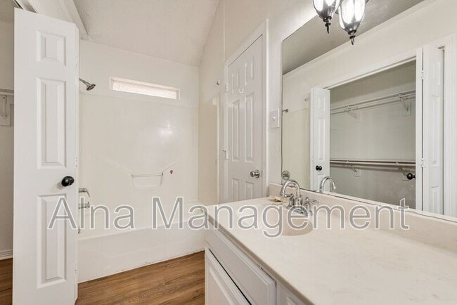 Building Photo - 1304 Riverview Ln