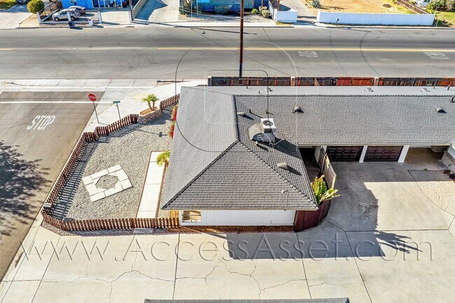 Building Photo - 41012 Beachwood Ave