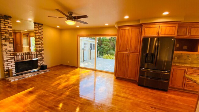 Building Photo - Gorgeous 4BD/2.5BA, Two-Story Home in Casa...