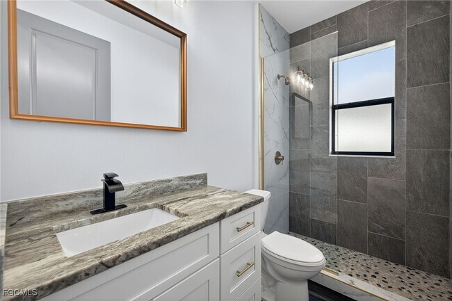 Building Photo - 332 SW 26th St