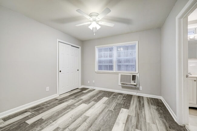 Building Photo - 2202 Park St