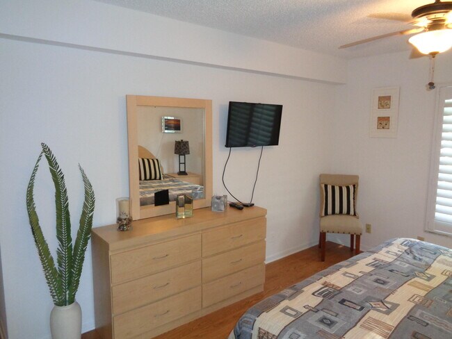 Building Photo - 2512 SE Anchorage Cove
