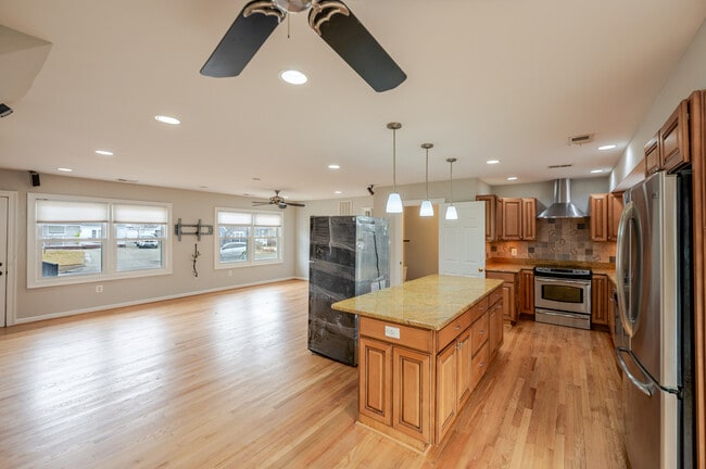 Building Photo - 5806 Flanders St