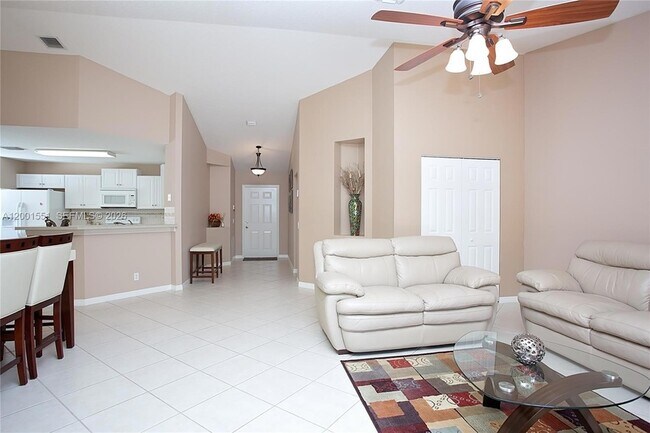 Building Photo - 4104 Pine Ridge Ln