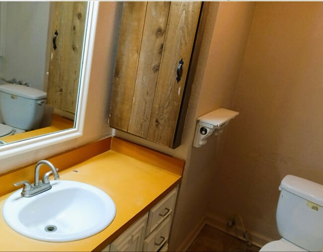 Building Photo - 1112 Autumn Oak Dr