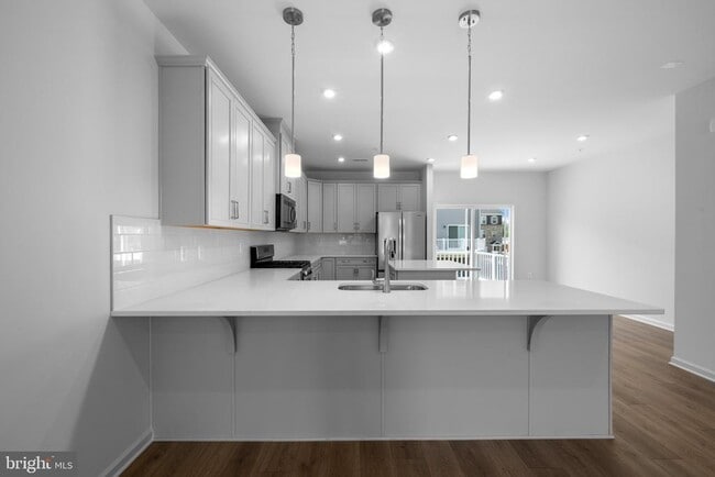 Building Photo - 8263 Longford Rd
