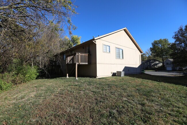 Building Photo - 326 NW Gibson Rd