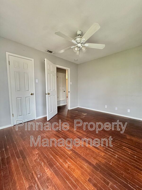 Building Photo - 1305 Richard St