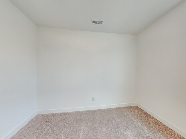 Building Photo - 1712 Mantis Wy