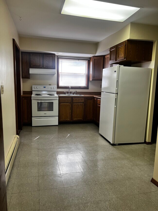 Building Photo - 700 E Sangamon Ave