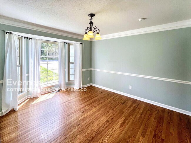 Building Photo - Beautiful 4 Bed & 2.5 Bath Home in Hixson ...