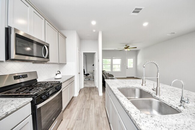 Building Photo - 68 Valiant Ridge Trail