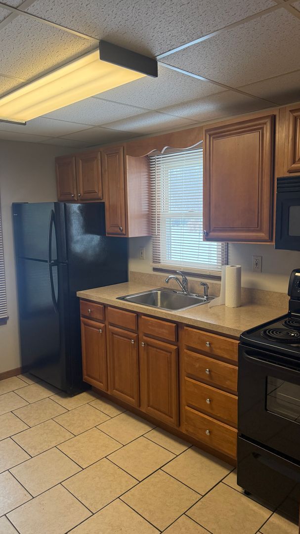 Building Photo - 1 bedroom ranch style home ready now!