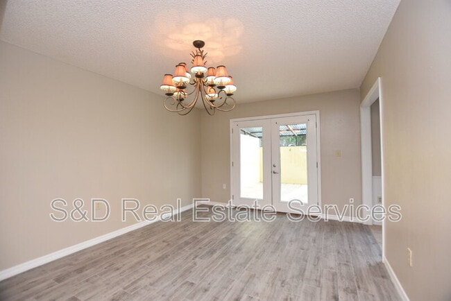 Building Photo - 637 Victoria Square Ln