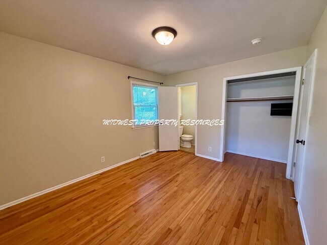 Building Photo - Spacious Home 3 Bedroom w/Fin basement for...