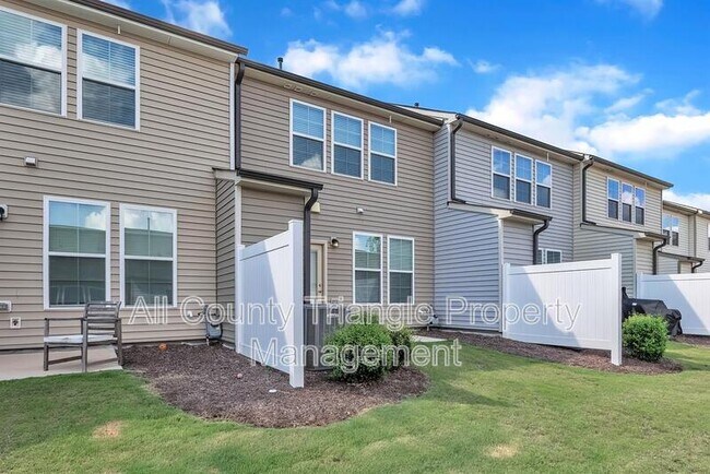 Building Photo - 2103 Nandina Trl