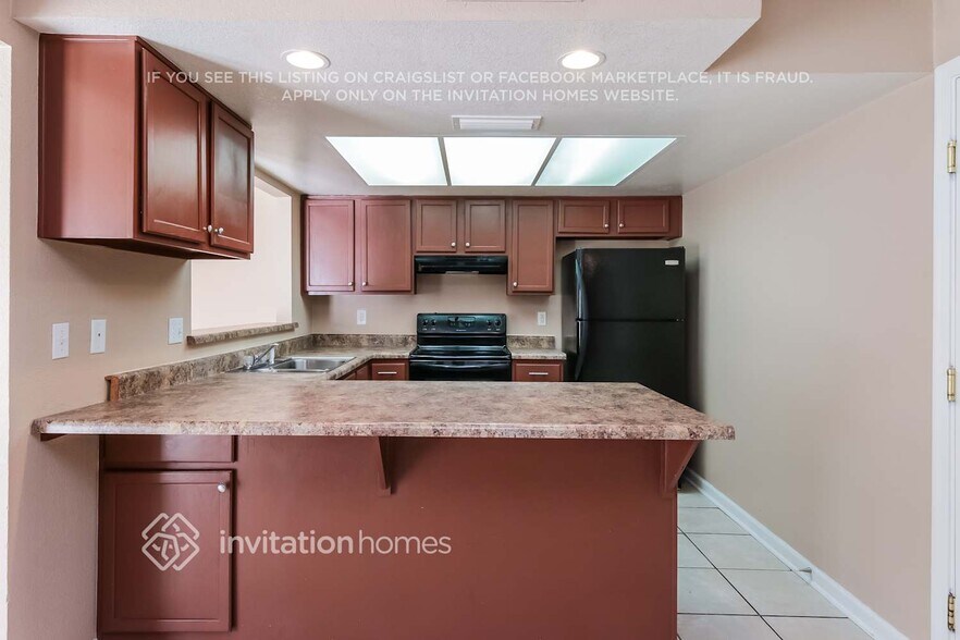 Building Photo - 8925 W Meadowbrook Ave