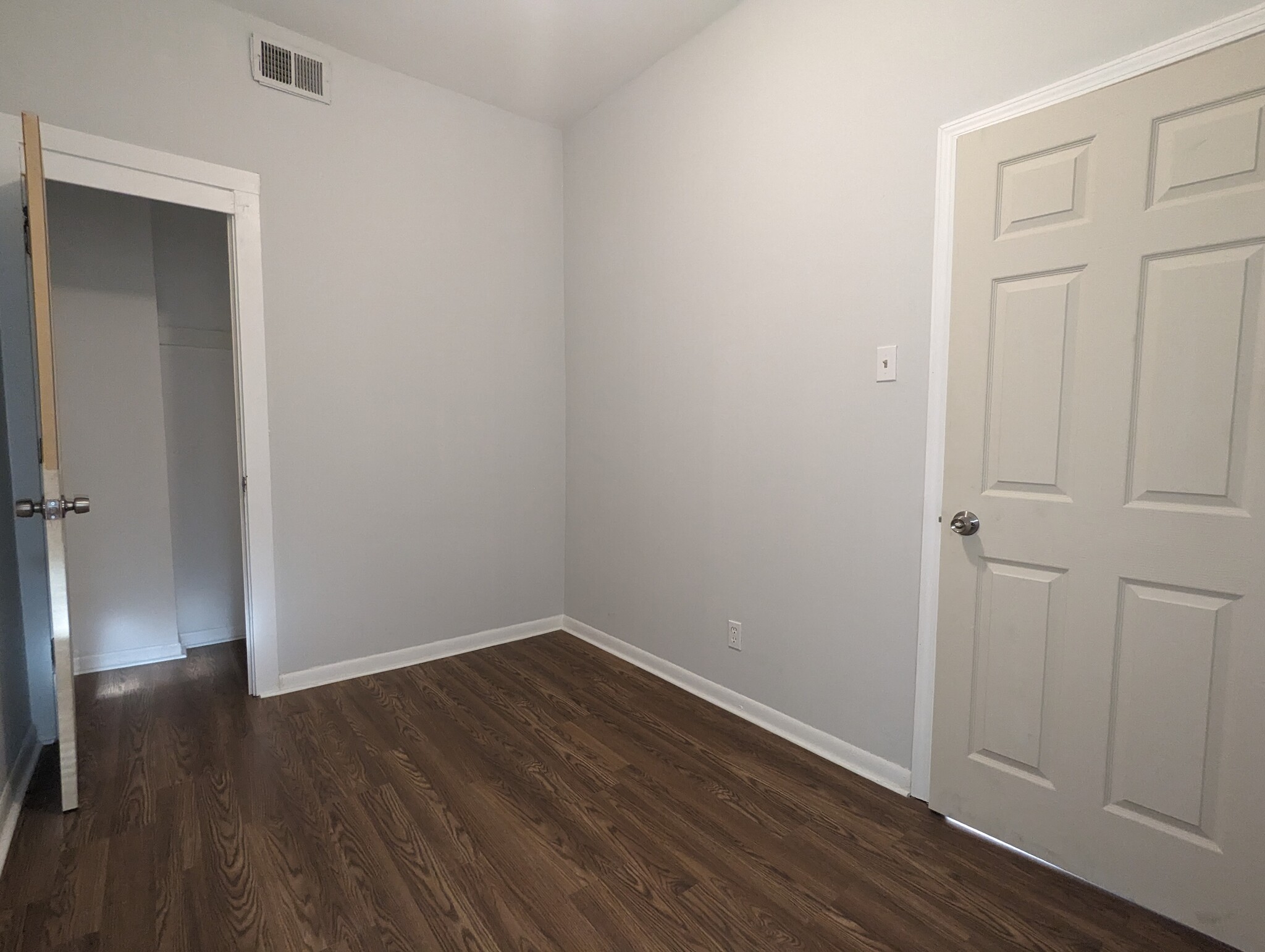 Building Photo - 1423 N Maplewood Ave