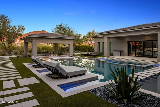 Building Photo - 10110 E Siesta Ln