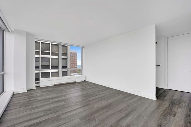 Building Photo - 330 W Diversey Pkwy