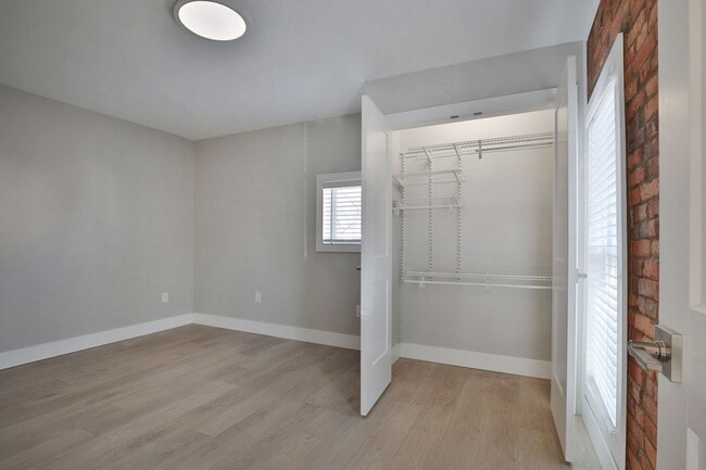 Building Photo - EAST FRANKLINTON ARTIST DISTRICT!  SUNNY N...