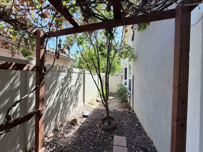 Building Photo - 3258 Meadow Side Pl