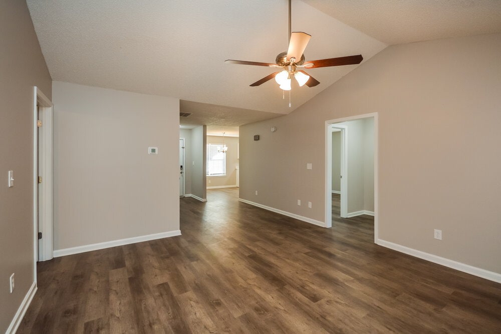 Building Photo - 608 Fieldcrest Dr