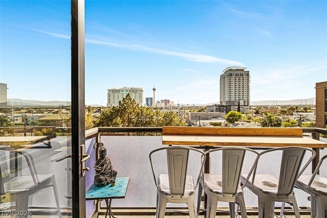 Building Photo - 353 E Bonneville Ave