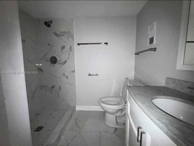 Building Photo - 20810 NE 8th Ct