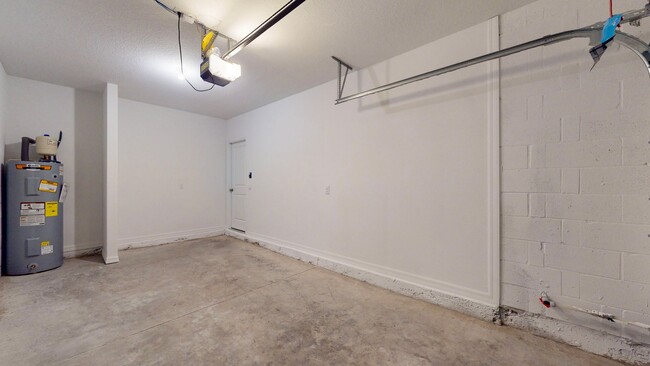 Building Photo - Brand New Townhome Available, near downtow...