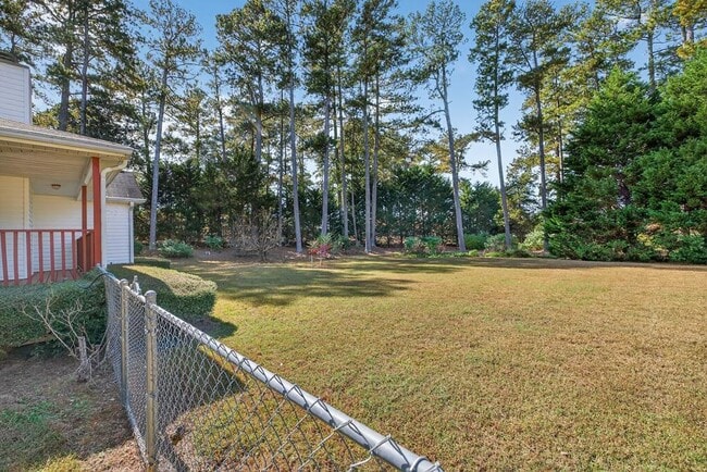 Building Photo - 249 Russell Rd