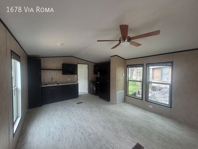 Building Photo - 1678 Via Roma Dr