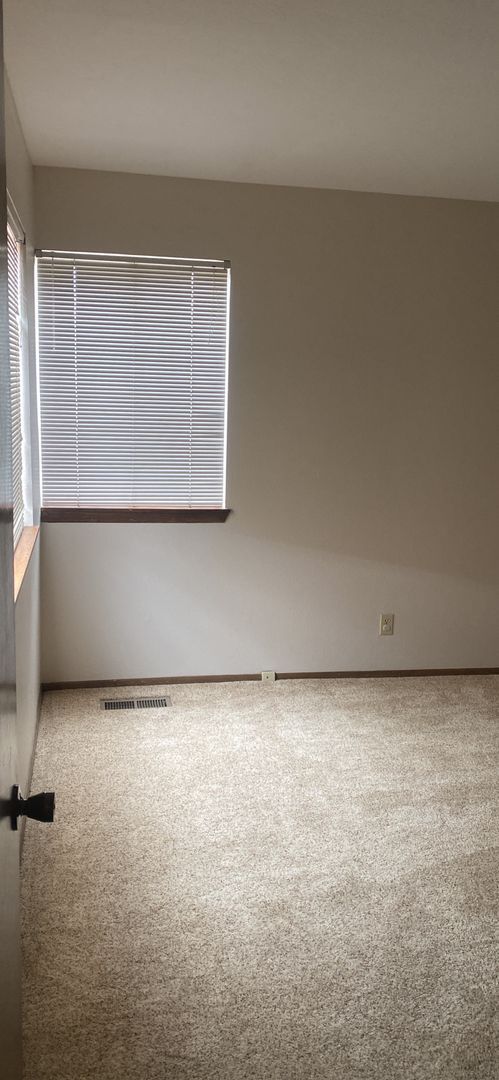 Building Photo - 5200 Villa View Dr
