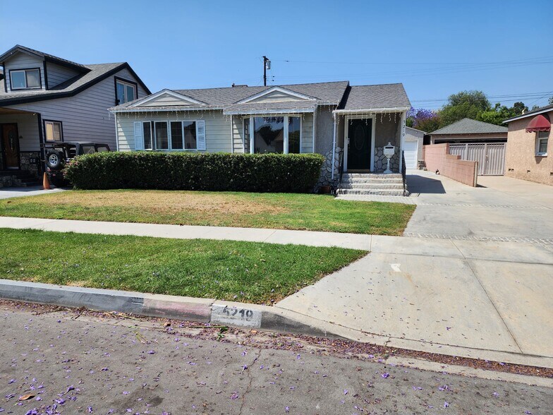 Primary Photo - 5219 E Hanbury St