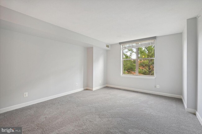Building Photo - 5000 Battery Ln