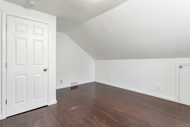 Building Photo - 124 Minturn Pl