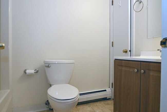 Building Photo - 12 Sunnyside Ave