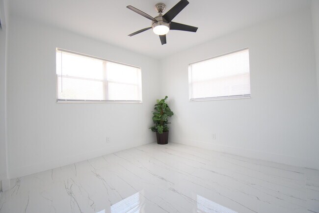 Building Photo - 3541 NW 37th Ave