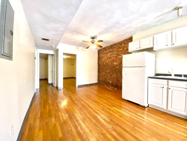 Apt 1 - 838 Huntington Ave