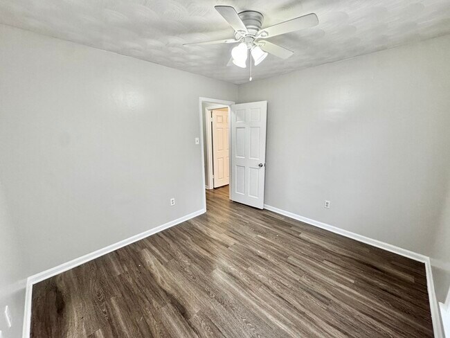 Building Photo - 5334 Craigmont Dr