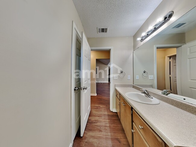 Building Photo - 101 Mills Run Dr