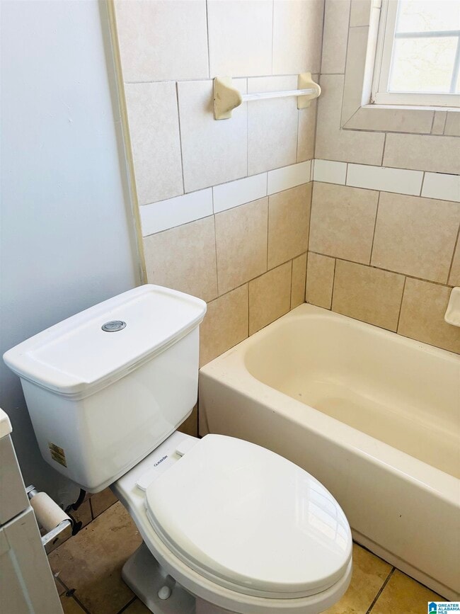 Building Photo - 732 AVENUE F F Ave