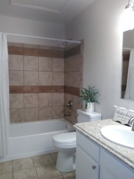 Building Photo - 1852 Zebulon Dr