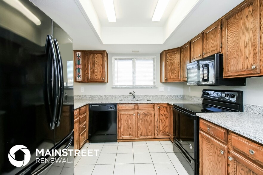 Building Photo - 650 W 22nd Ave