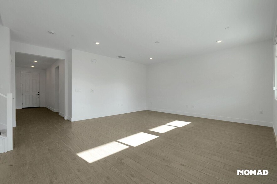 Building Photo - 8017 Roundhouse Lp