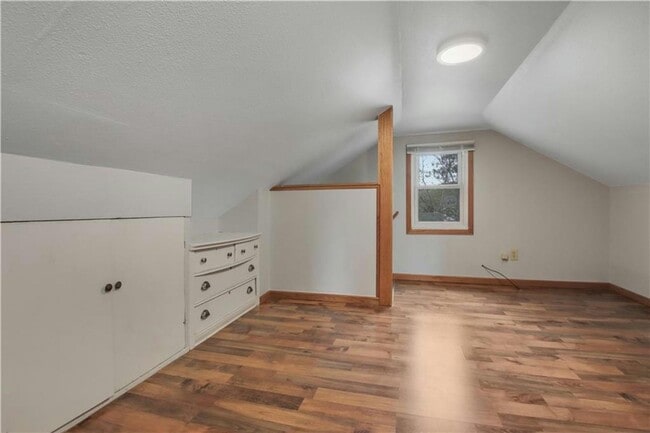 Building Photo - 3 Bedroom Single Home on the North Side of...