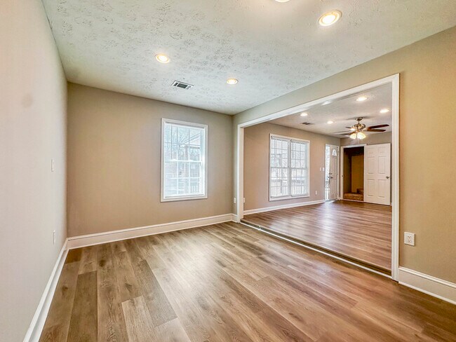 Building Photo - 7065 Merrywood Dr