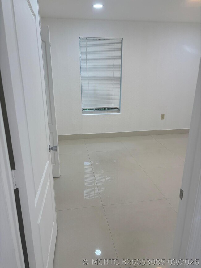 Building Photo - 1208 N 57th Ave