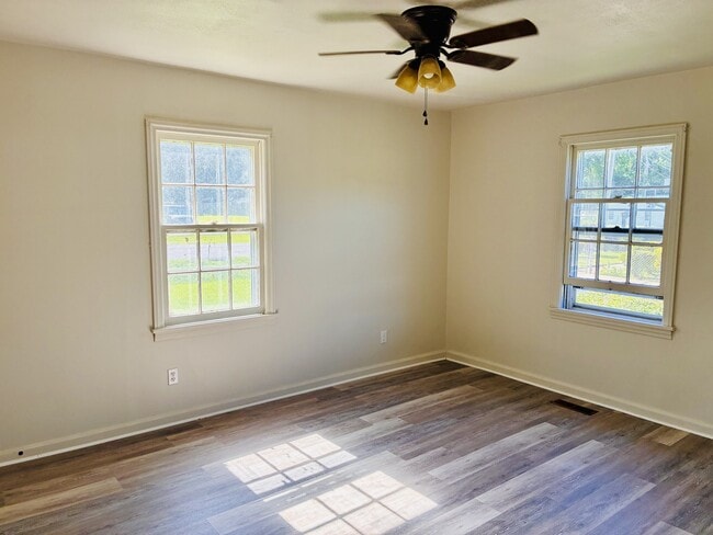 Building Photo - 806 Miller Ave